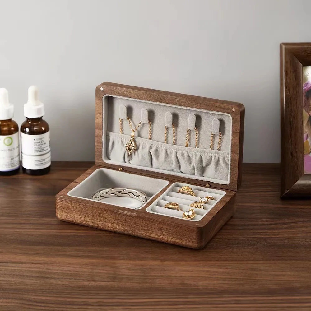 Petite boite à bijoux en bois